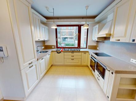 Latenska-880-Praha-5-Stepan-Tikovsky-02222023_091404 | Pronájem - dům/vila, 176 m²