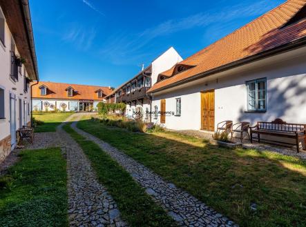 1 (7) | Prodej - hotel, 1 420 m²