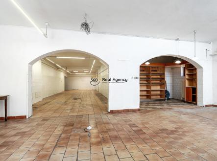1 (16) | Prodej - obchodní prostor, 390 m²
