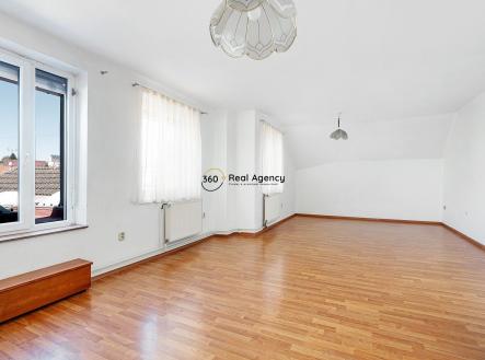 1 (20) | Prodej - obchodní prostor, 390 m²