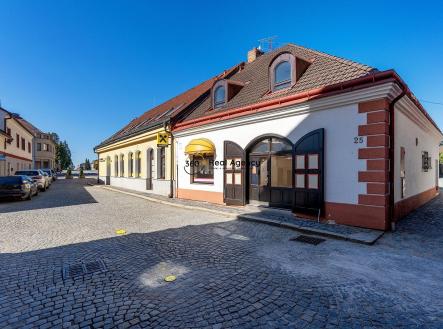 1 (2) | Prodej - dům/vila, 390 m²