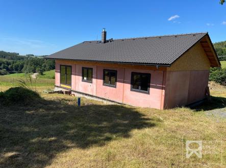 Pohled na dům - zadní strana | Prodej - dům/vila, 157 m²