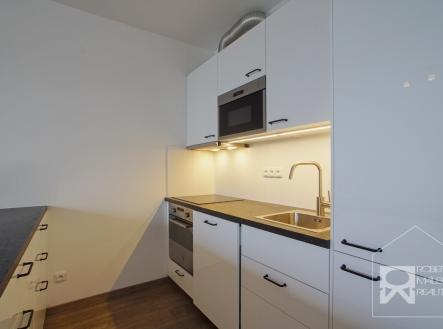 Kuchyňská linka na míru s vestavnými spotřebiči | Pronájem bytu, 2+kk, 69 m²