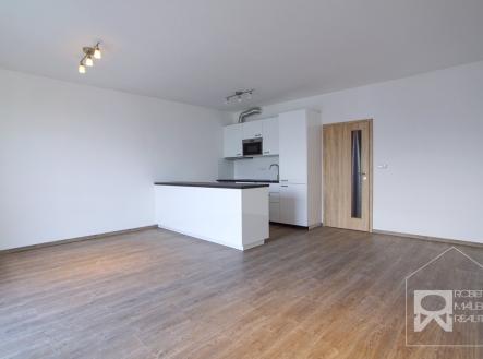 Obývací pokoj s kuchyňským koutem | Pronájem bytu, 2+kk, 69 m²
