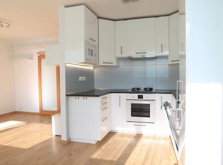 Kuchyňská linka na míru s vestavěnými spotřebiči | Pronájem bytu, 3+kk, 55 m²