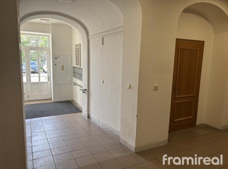 Pohled z chodby 2 | Pronájem - kanceláře, 11 m²
