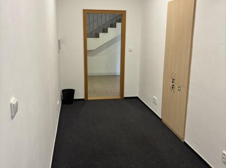 Pohled od okna | Pronájem - kanceláře, 11 m²