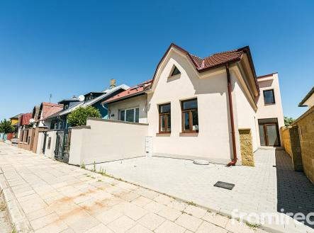 Albertova 42_dům | Prodej bytu, 2+kk, 54 m²