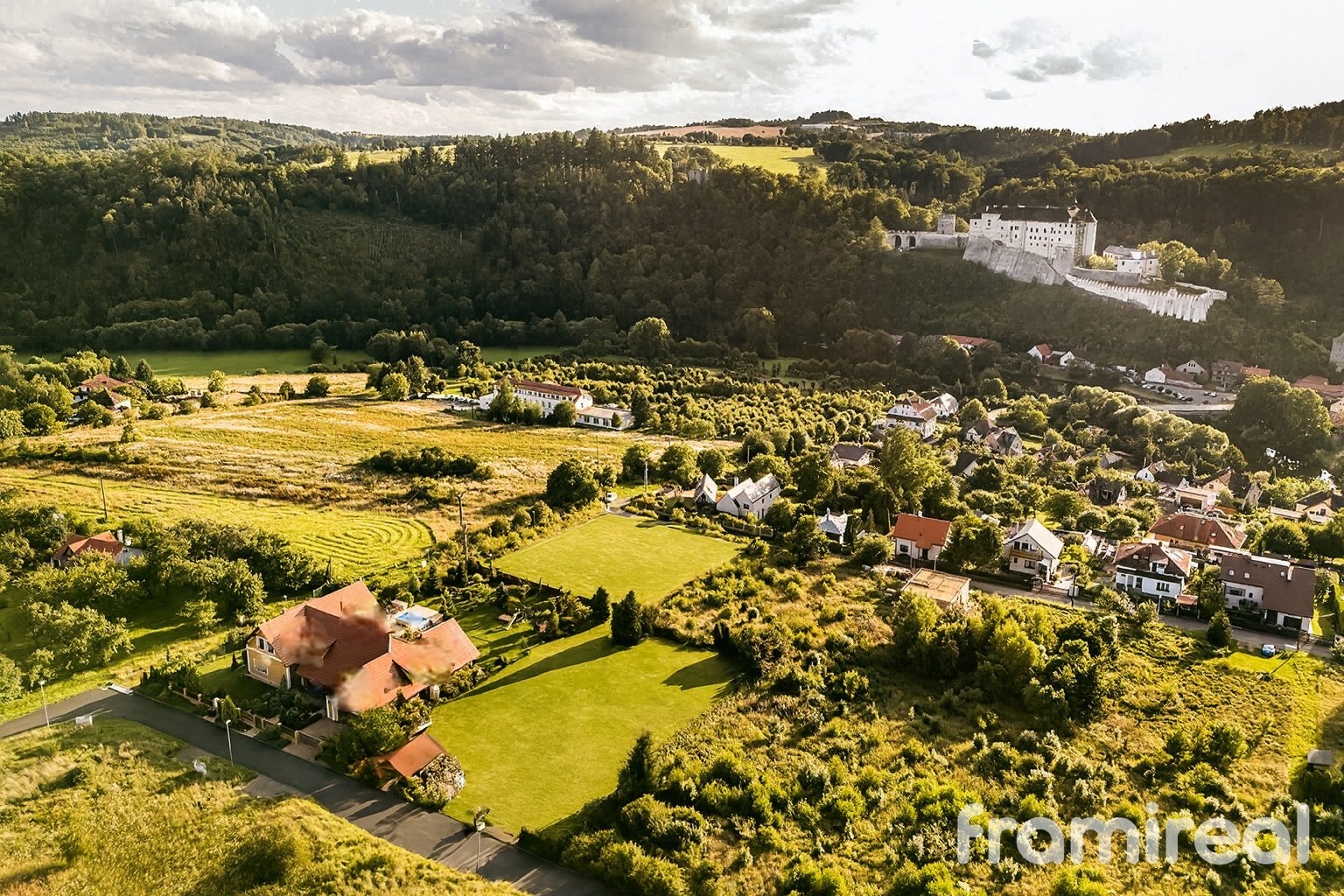 Prodej stavebního pozemku 1 606 m², Český Šternberk