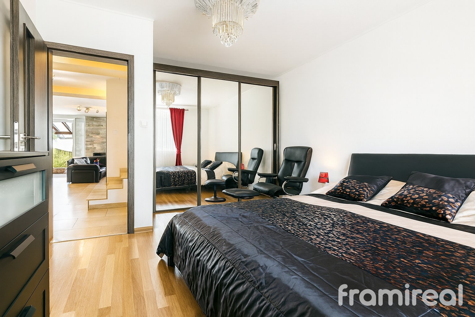 Prodej rodinného domu 5+kk se zahradou a terasou, Blučina – 15 min od Brna