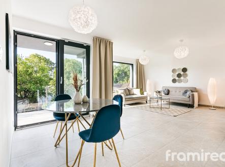 jídelna + obývací pokoj | Prodej - dům/vila, 179 m²