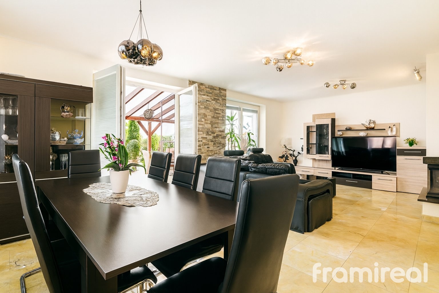 Prodej rodinného domu 5+kk se zahradou a terasou, Blučina – 15 min od Brna