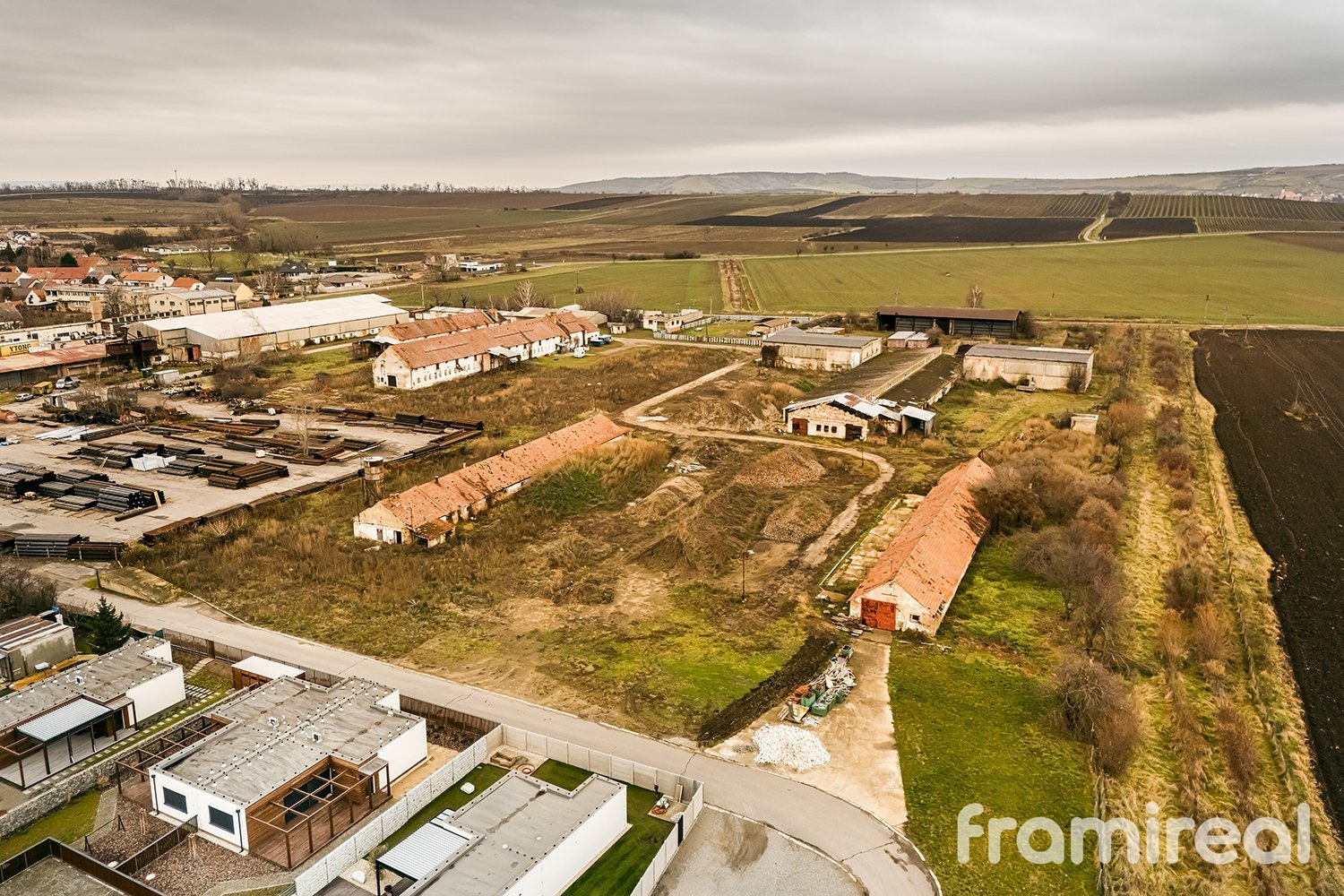 Prodej komerčního pozemku 4 409 m², Strachotín