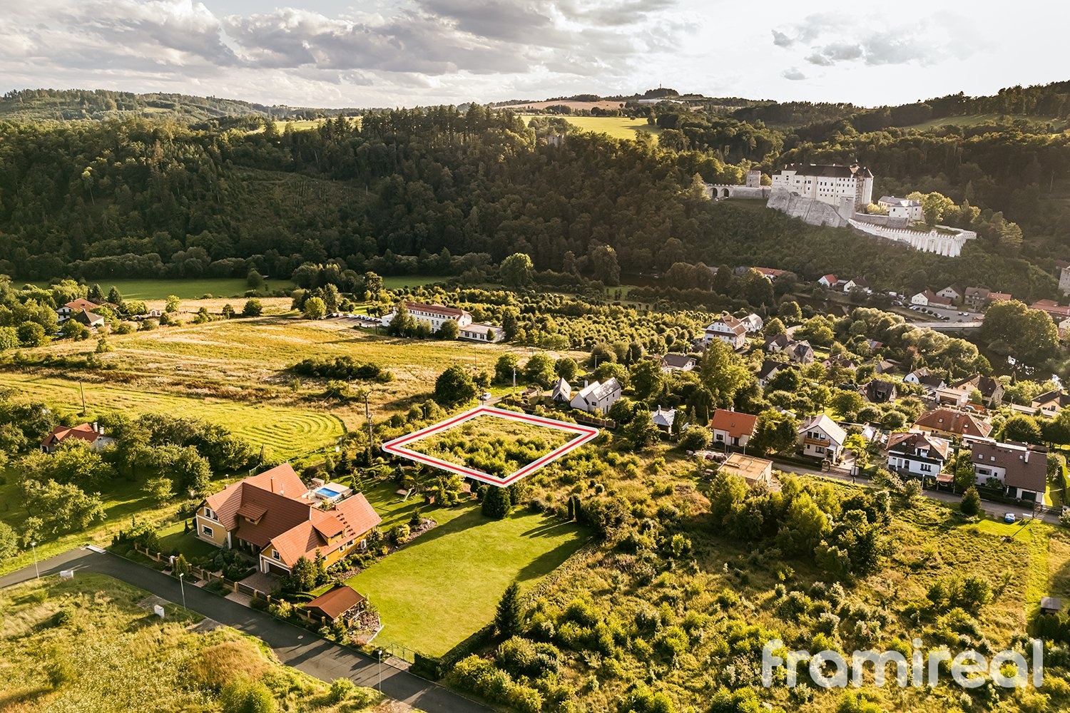 Prodej stavebního pozemku 1 606 m², Český Šternberk
