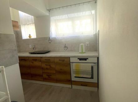 Kuchyně 2 | Pronájem bytu, 3+1, 42 m²