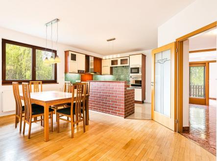 Prodej - dům/vila, 298 m²
