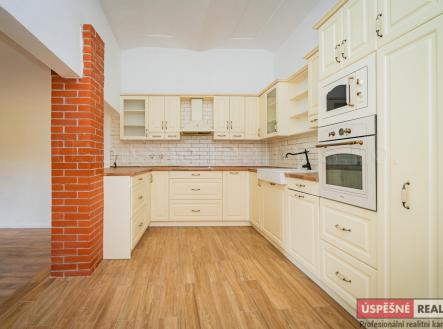 7IV08486.jpg | Prodej - dům/vila, 737 m²
