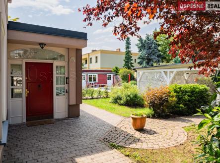 7IV09316.jpg | Prodej - dům/vila, 282 m²