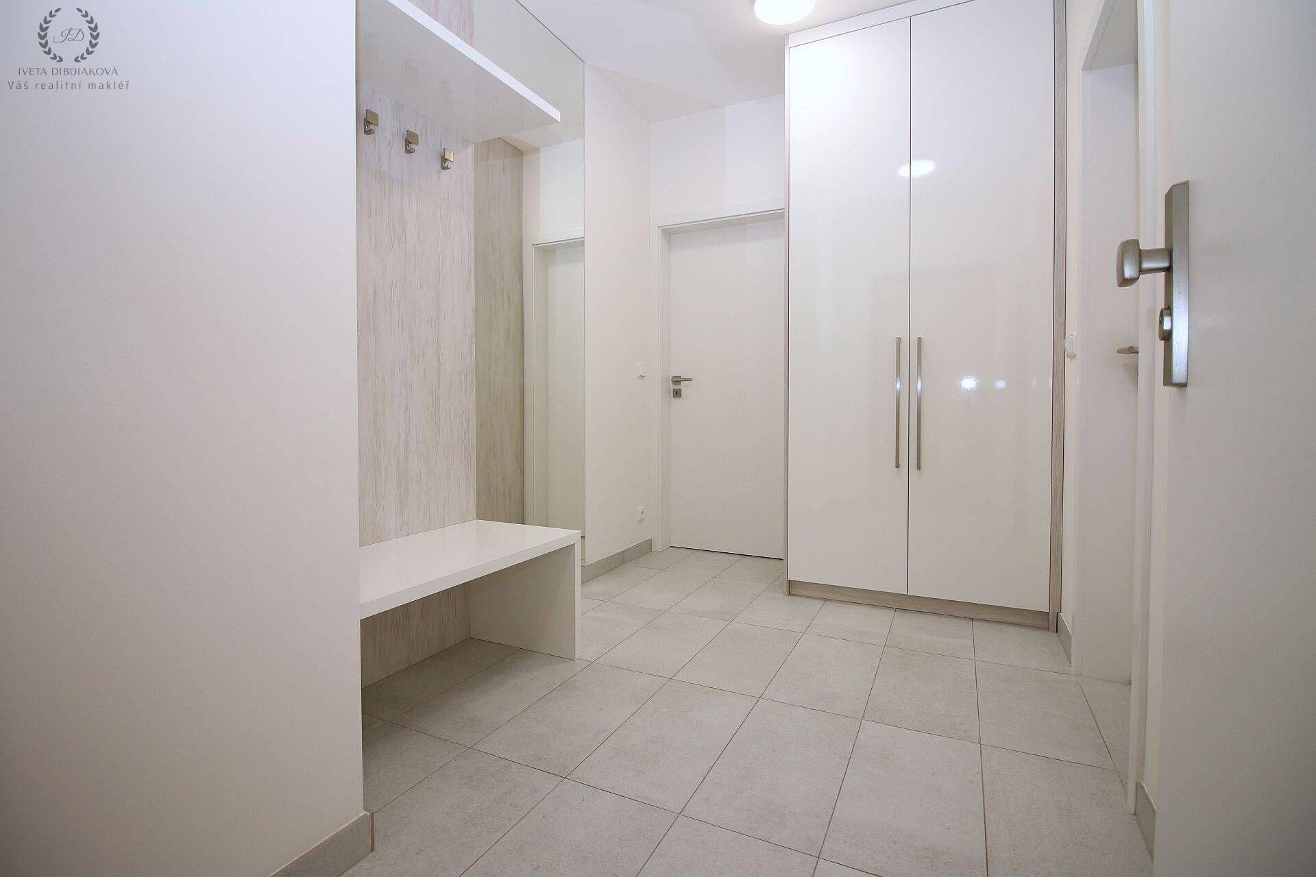 Byt 2+kk s předzahrádkou/S/G, ul. Knovízská, Praha 4 - Chodov