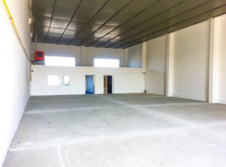 Pronájem - skladovací prostor, 325 m²