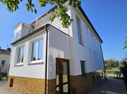 Pronájem - dům/vila, 180 m²