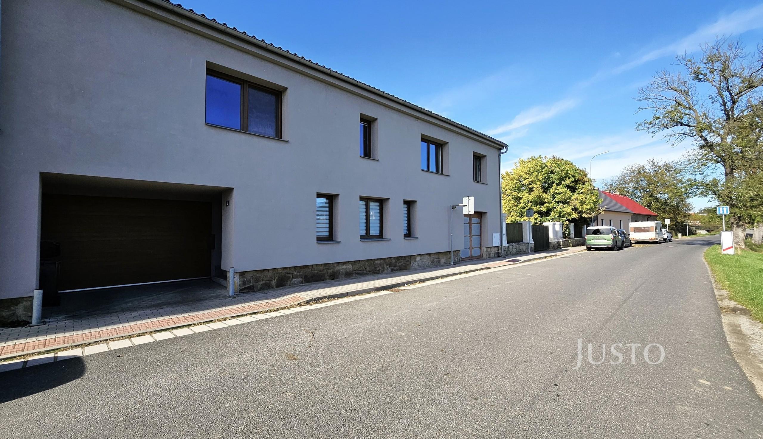 Prodej rodinného domu 278 m² s pozemkem 928 m² + terasa