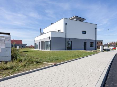 Prodej - dům/vila, 304 m²