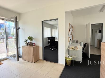 Pronájem - kanceláře, 72 m²