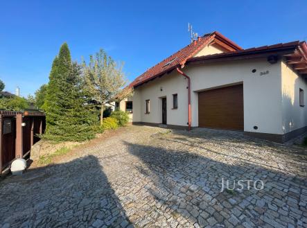 Pronájem - dům/vila, 141 m²