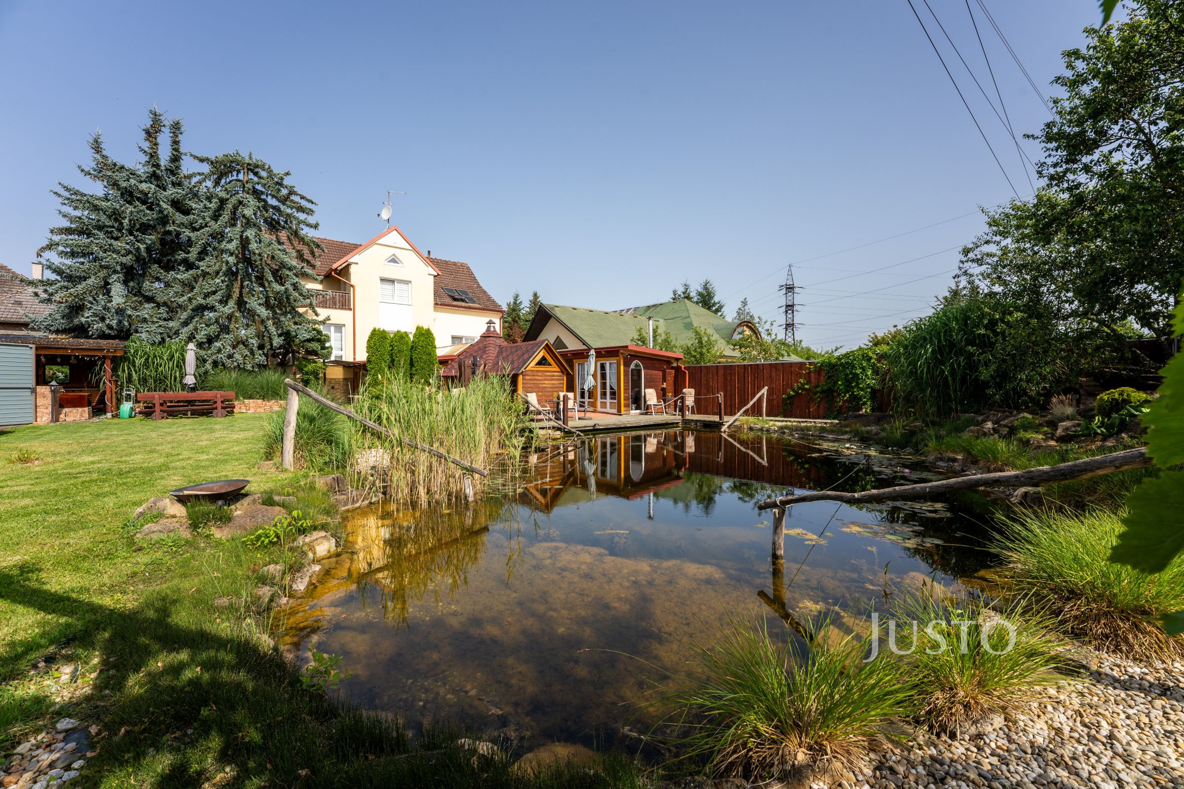 Prodej rodinného domu s komerčním areálem, 474 m² (pozemek 2002 m²), Uherské Hradiště
