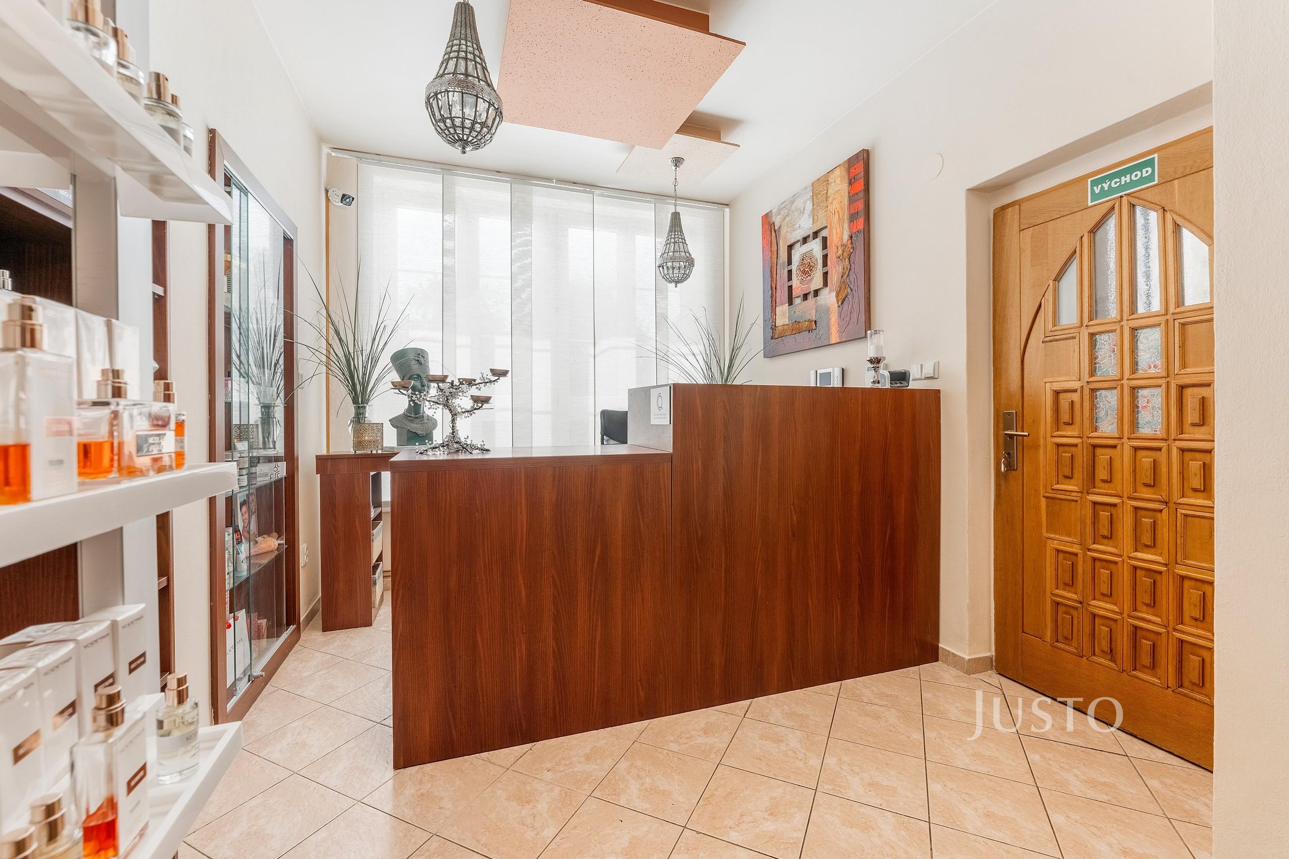 Prodej kanceláří 474 m² s pozemkem 2002 m² + terasa 20 m²