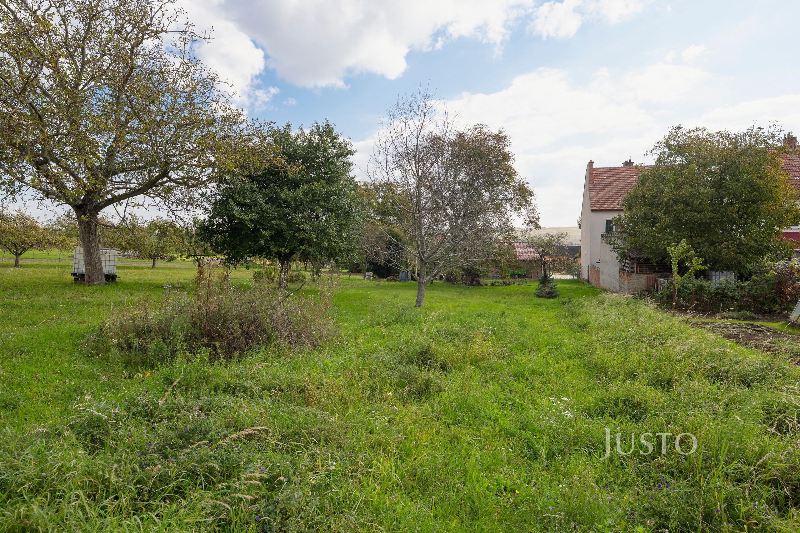 Prodej stavebního pozemku 1127 m2 s dvojgaráží, Těmice u Hodonína