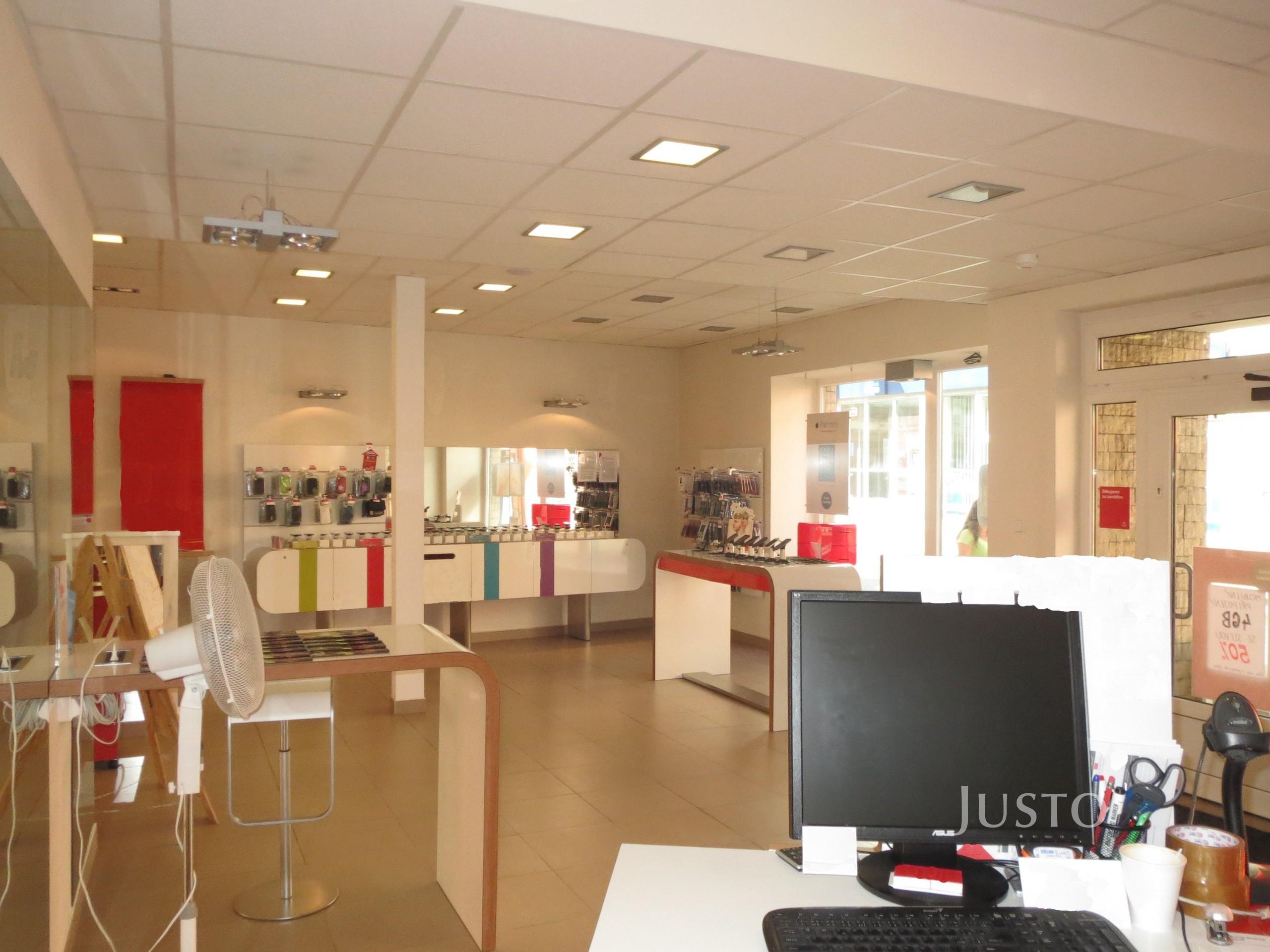 Pronájem obchodních prostor 92 m² s pozemkem 176 m²