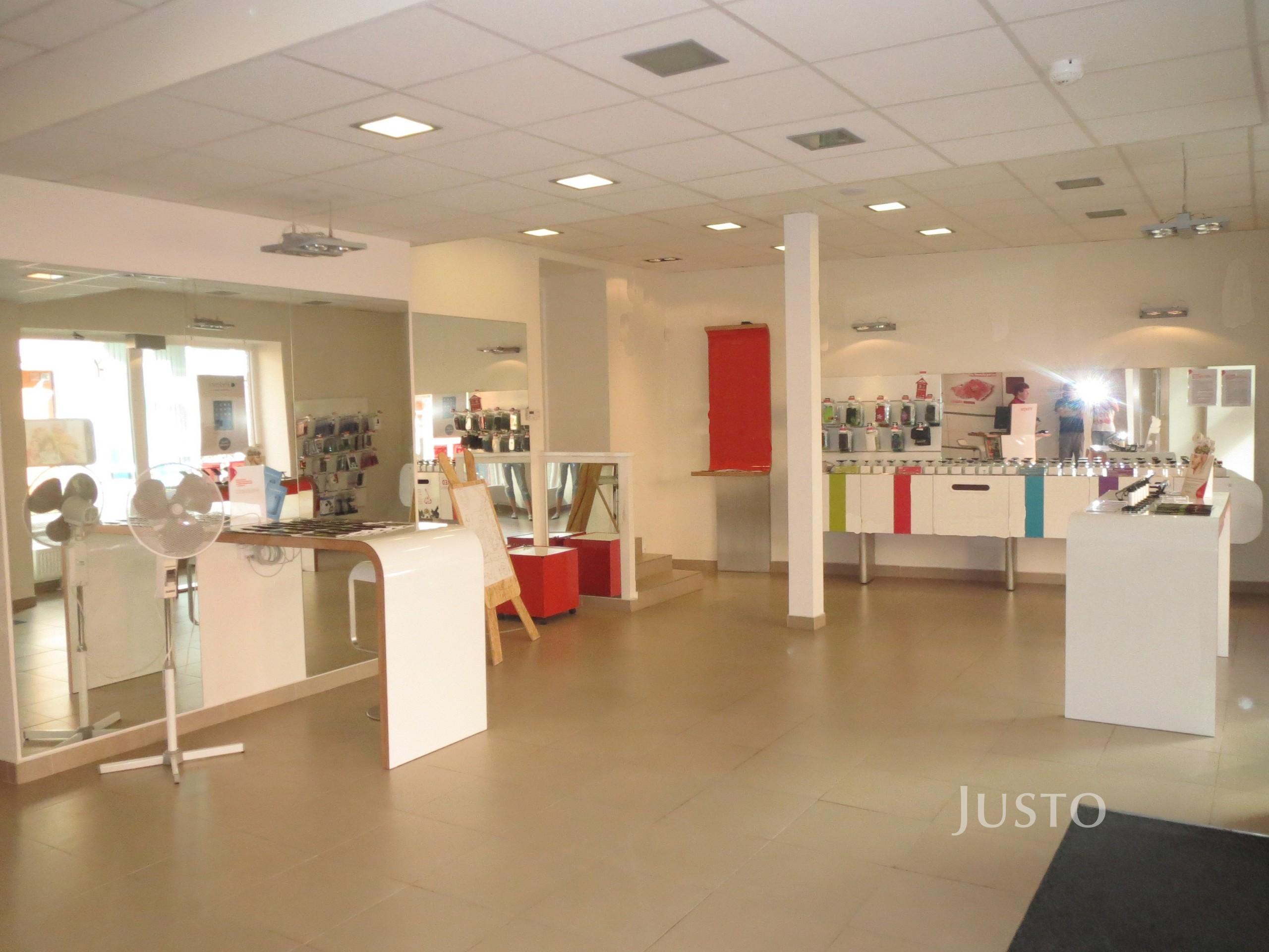 Pronájem obchodních prostor 92 m² s pozemkem 176 m²