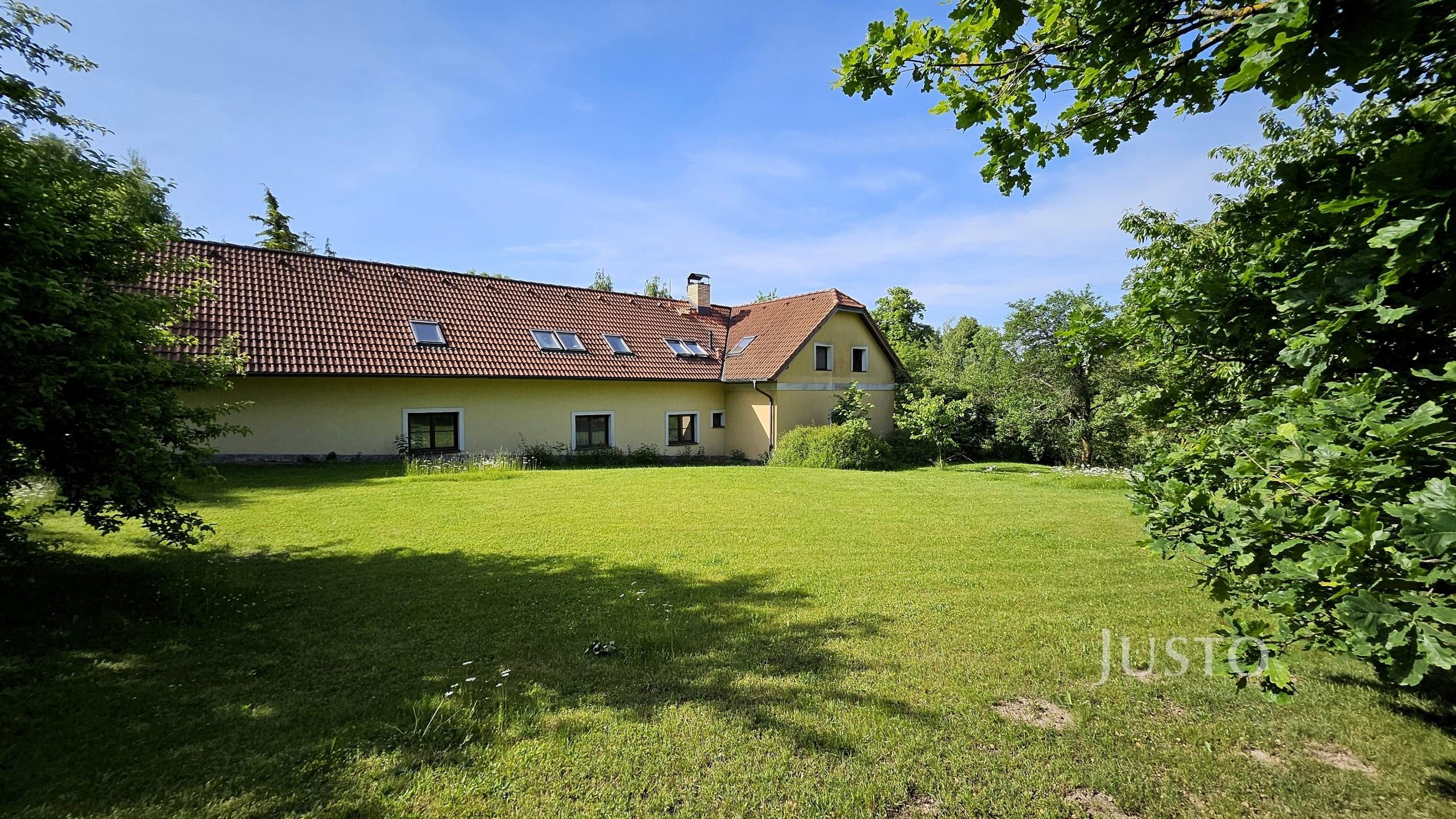 Prodej rodinného domu 440 m² s pozemkem 6871 m²