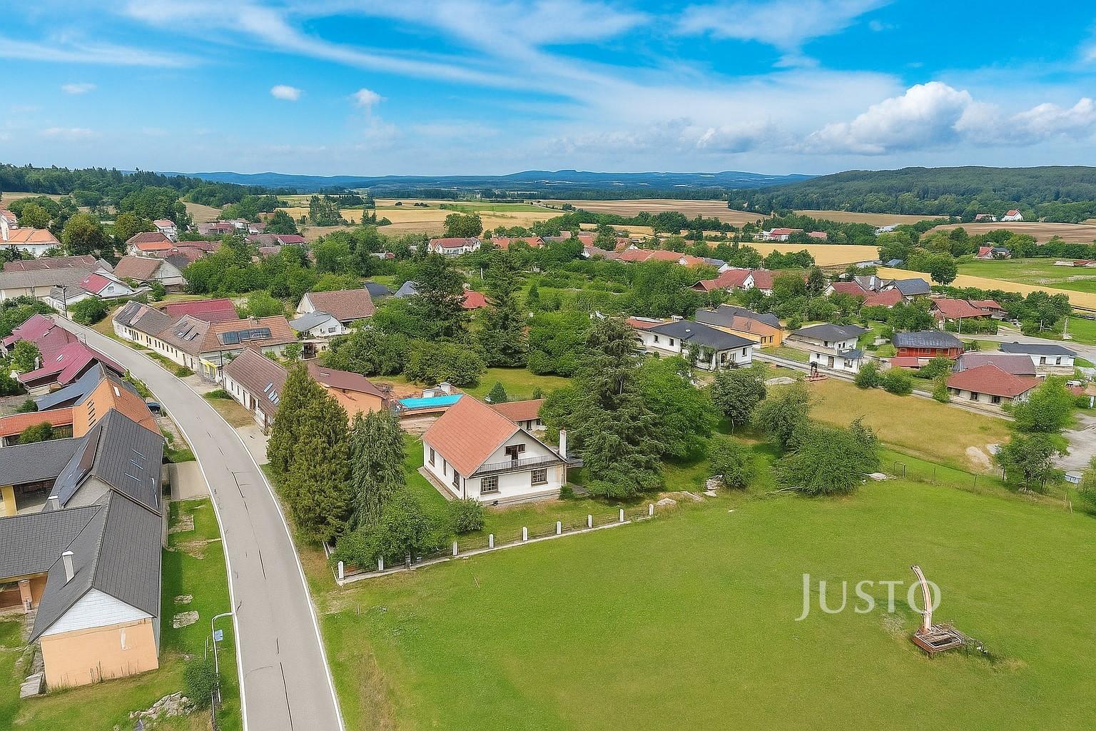 Prodej rodinného domu 100 m² s pozemkem 3198 m²