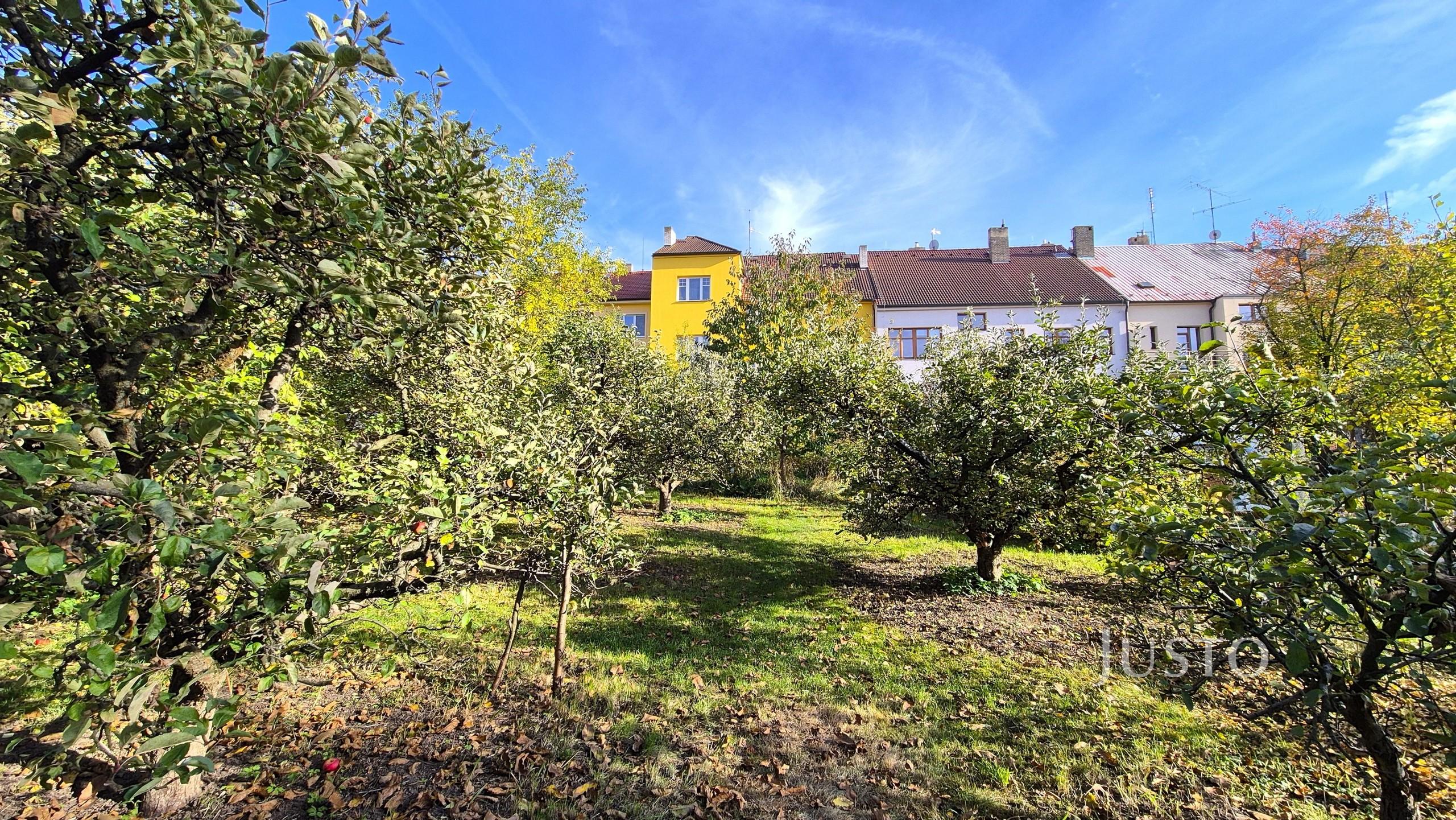 Prodej vícegeneračního domu 454 m² s pozemkem 1145 m² + balkón