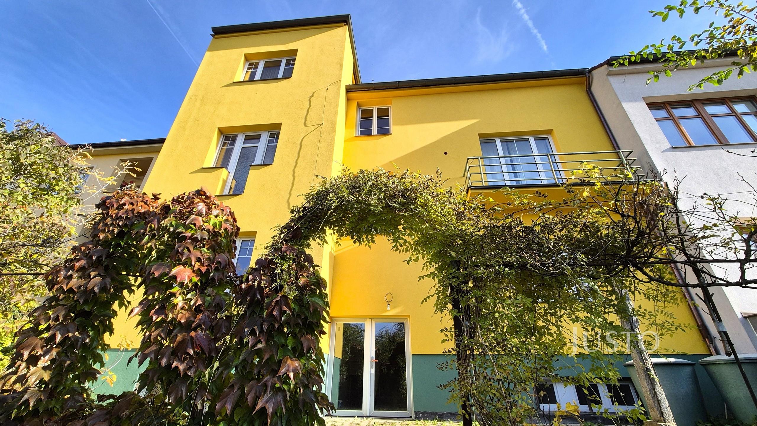 Prodej vícegeneračního domu 454 m² s pozemkem 1145 m² + balkón