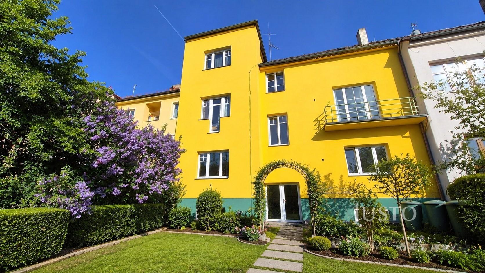 Prodej vícegeneračního domu 454 m² s pozemkem 1145 m² + balkón