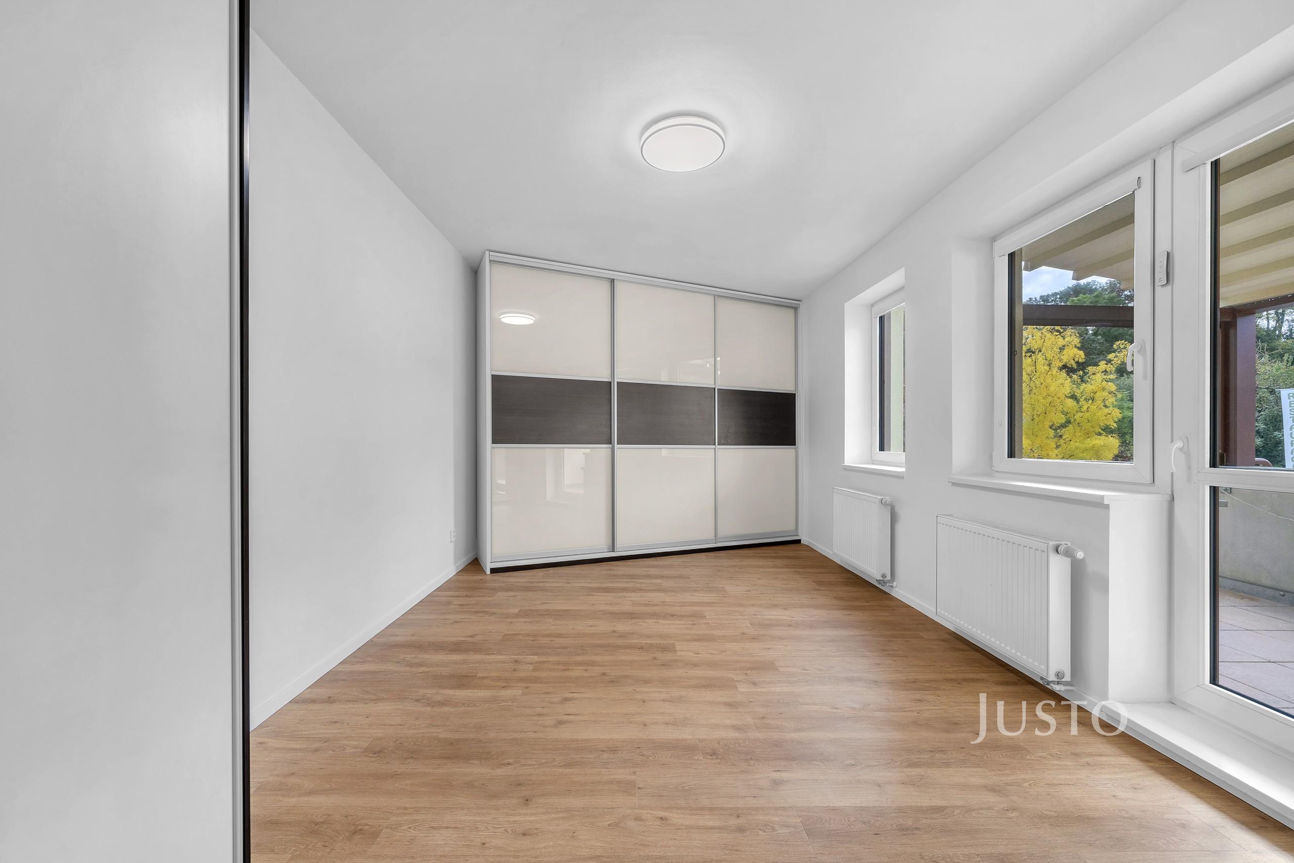 Prodej 4+kk, 122 m², terasa, balkon, sklep a parkovací stání, Praha - Dubeč.
