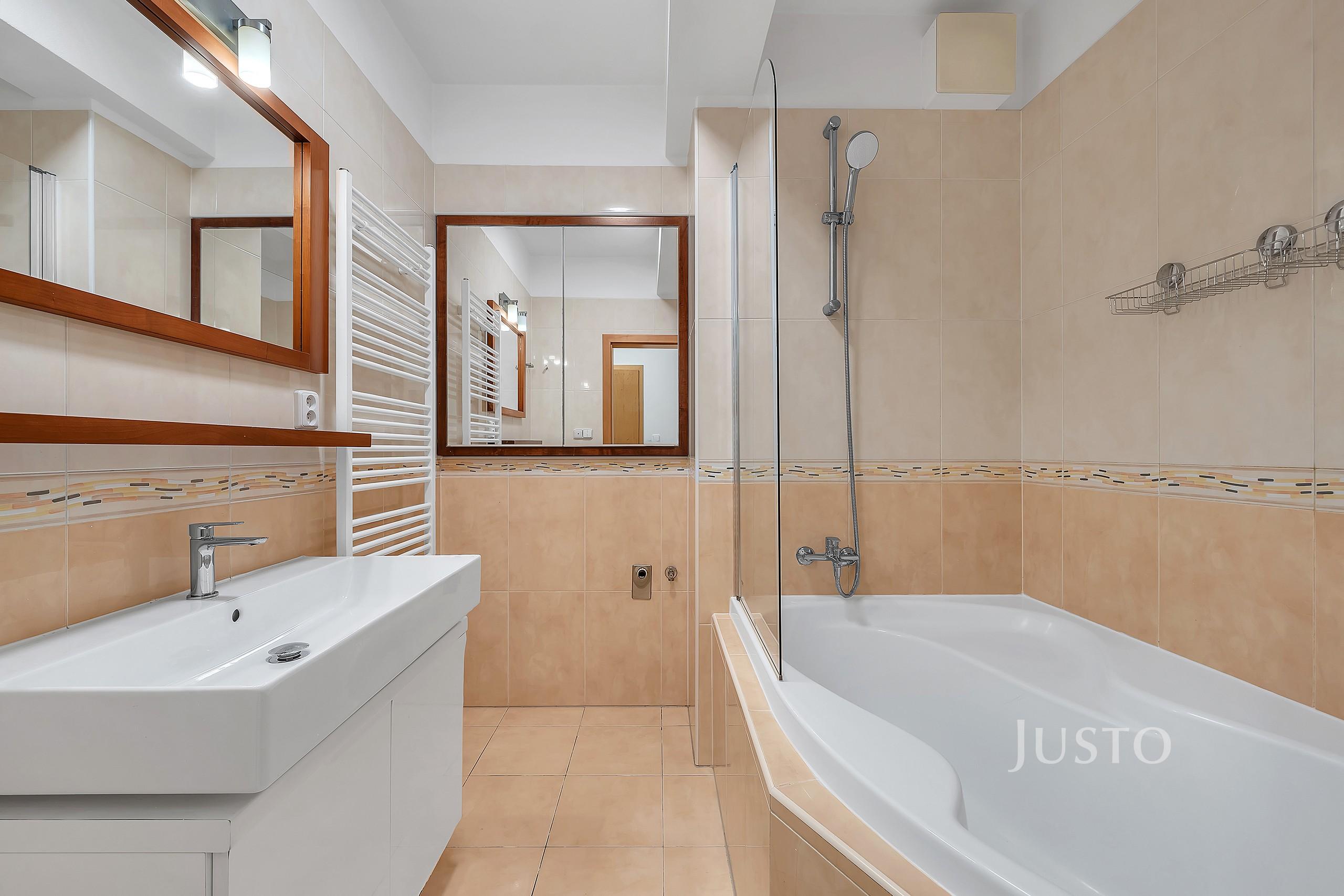 Prodej 4+kk, 122 m², terasa, balkon, sklep a parkovací stání, Praha - Dubeč.