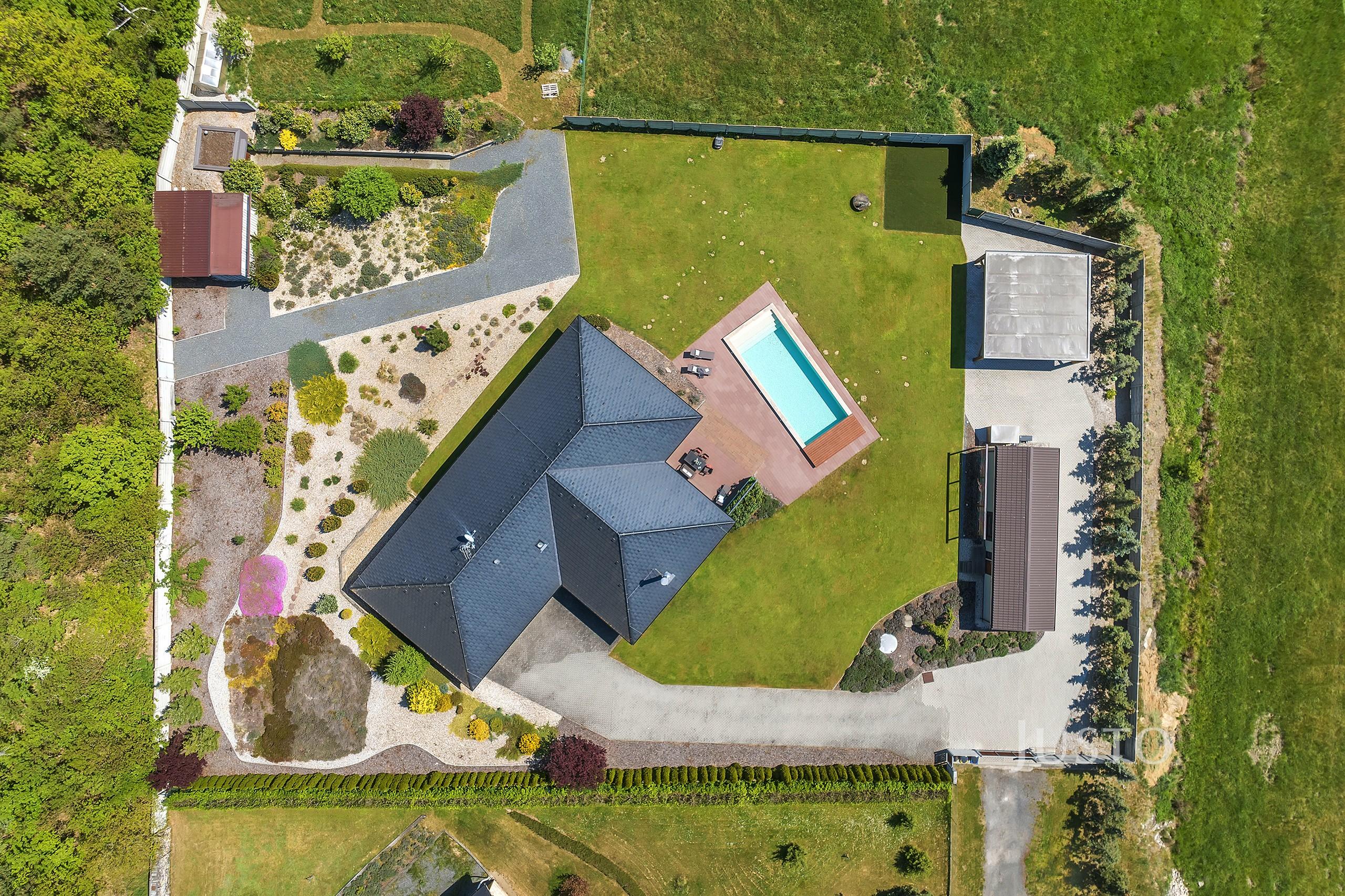 Prodej vily 188 m² s pozemkem 3413 m² + terasa 32 m²