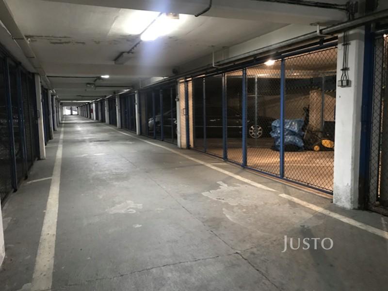 Pronájem garážového stání 16 m²