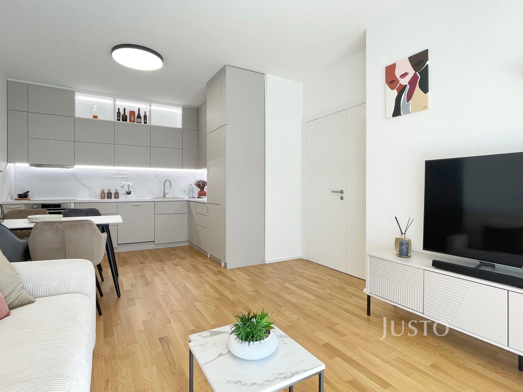 Pronájem 2+kk, 53 m² + předzahrádka 19 m² + terasa 29 m² + garážové stání