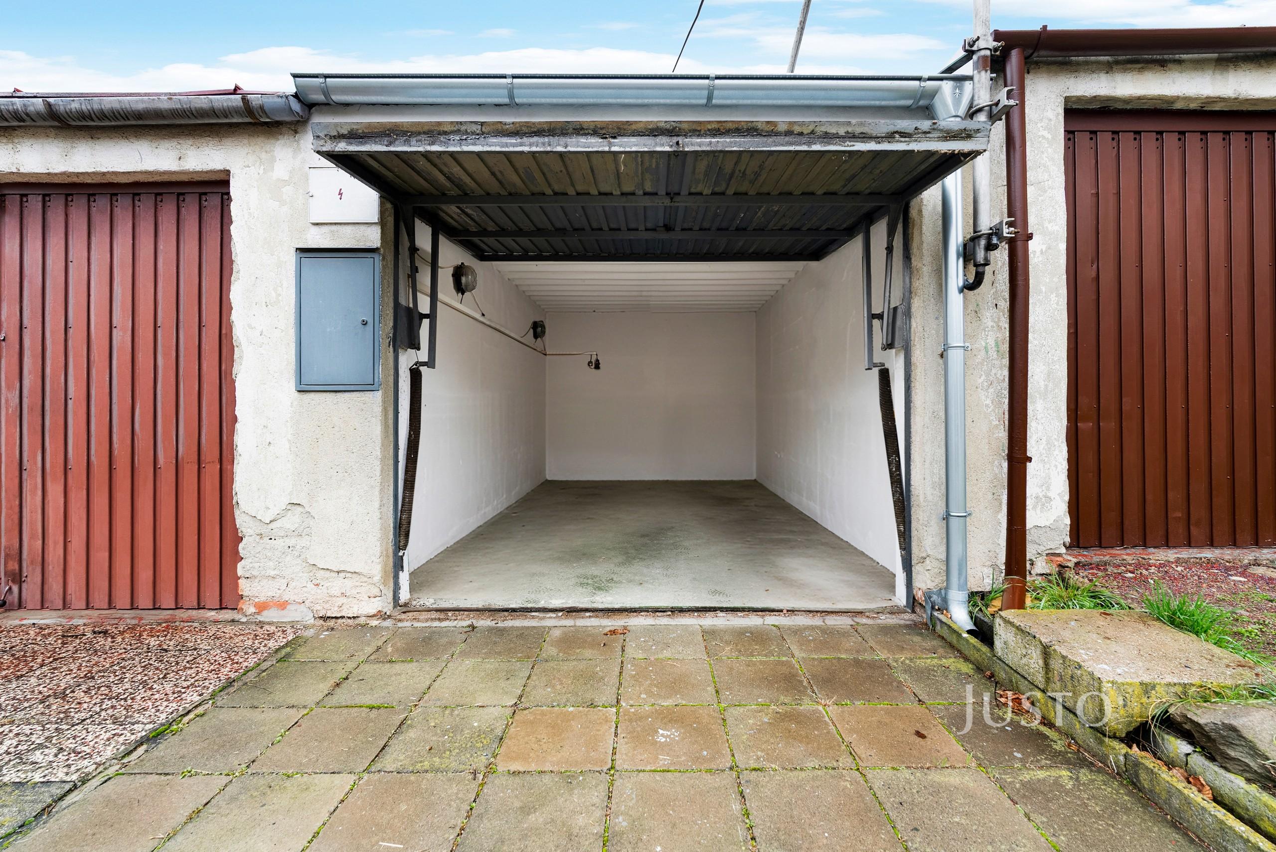 Prodej garáže 16 m² s pozemkem 38 m²