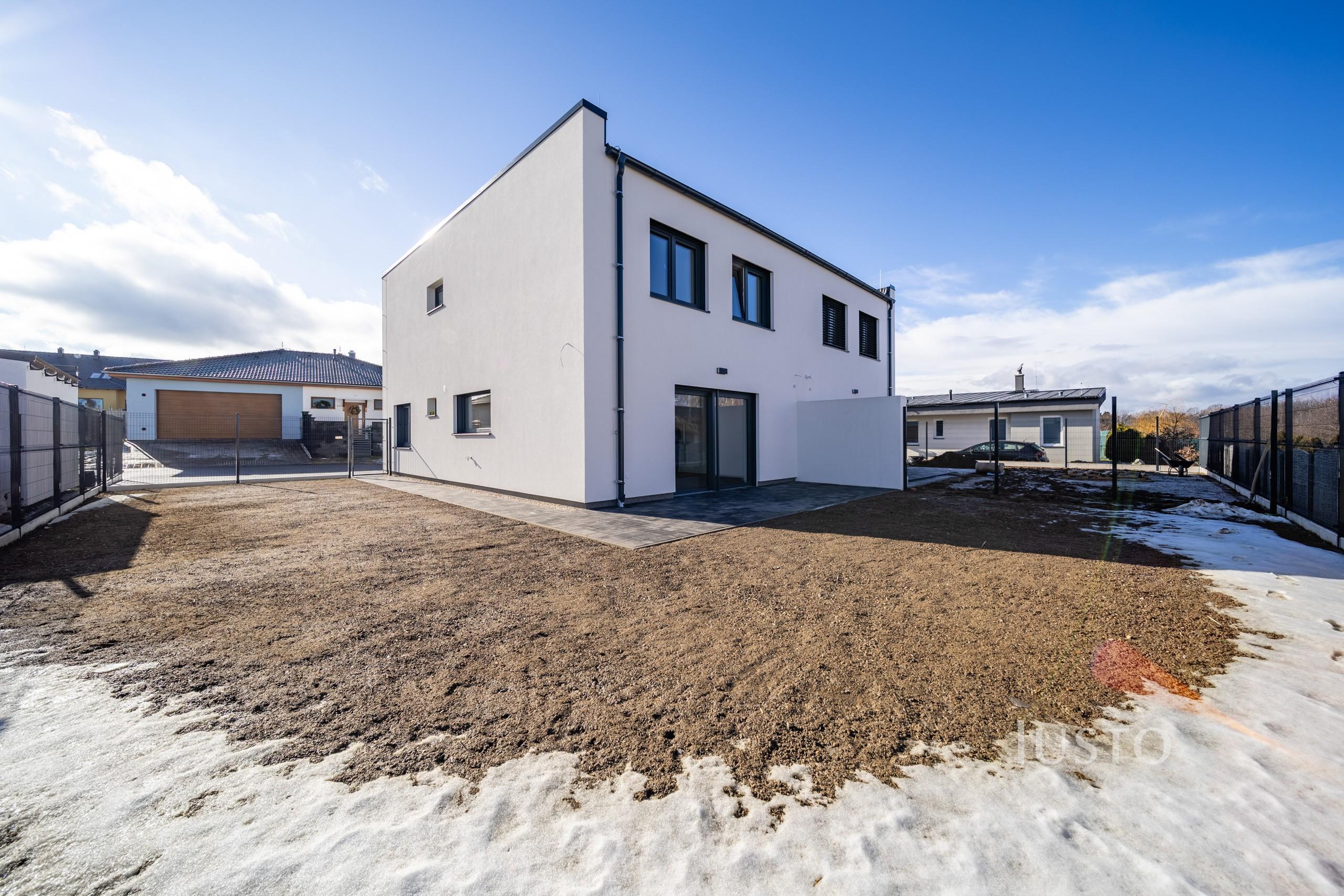 Prodej 5+kk 121 m² + zahrada 174 m² + terasa 13 m² + parkování