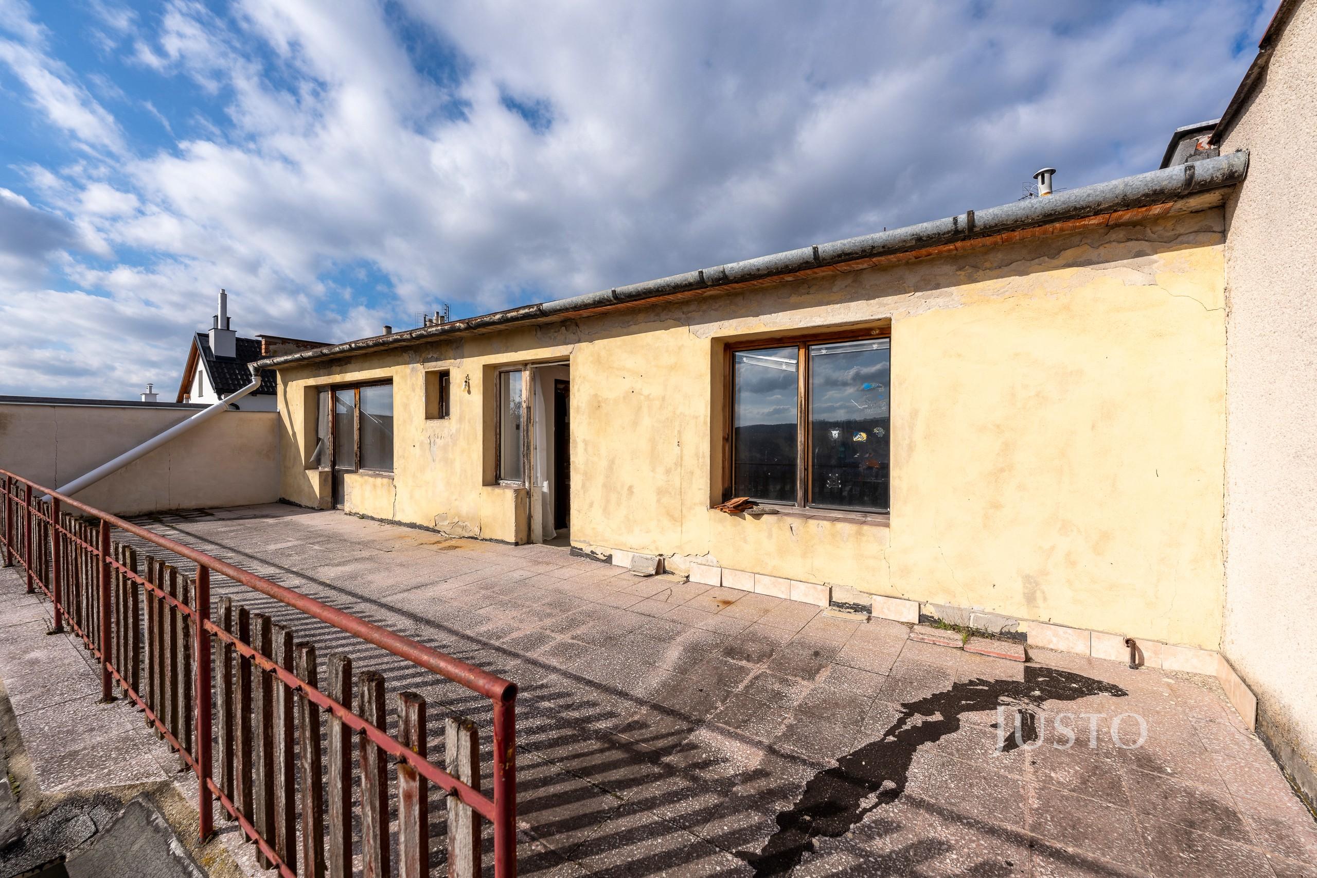 Prodej rodinného domu 186 m² s pozemkem 749 m² a terasou 43 m²