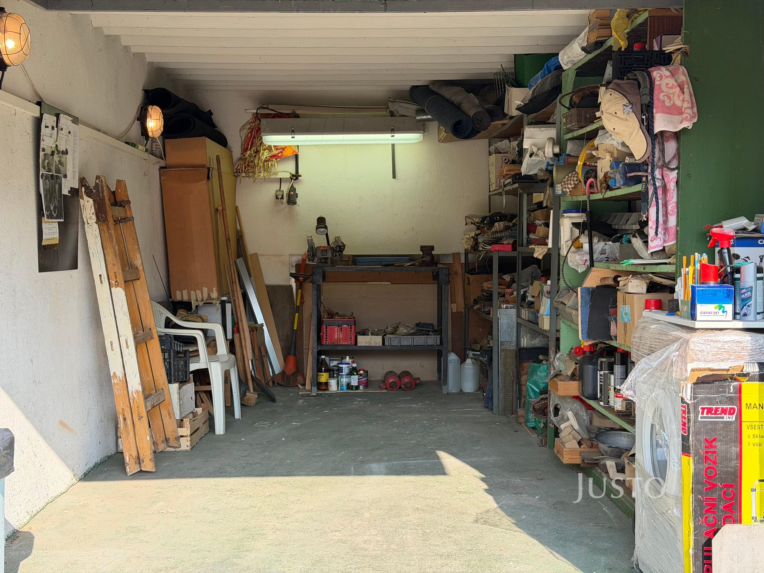 Pronájem skladů 16 m² s pozemkem 38 m²