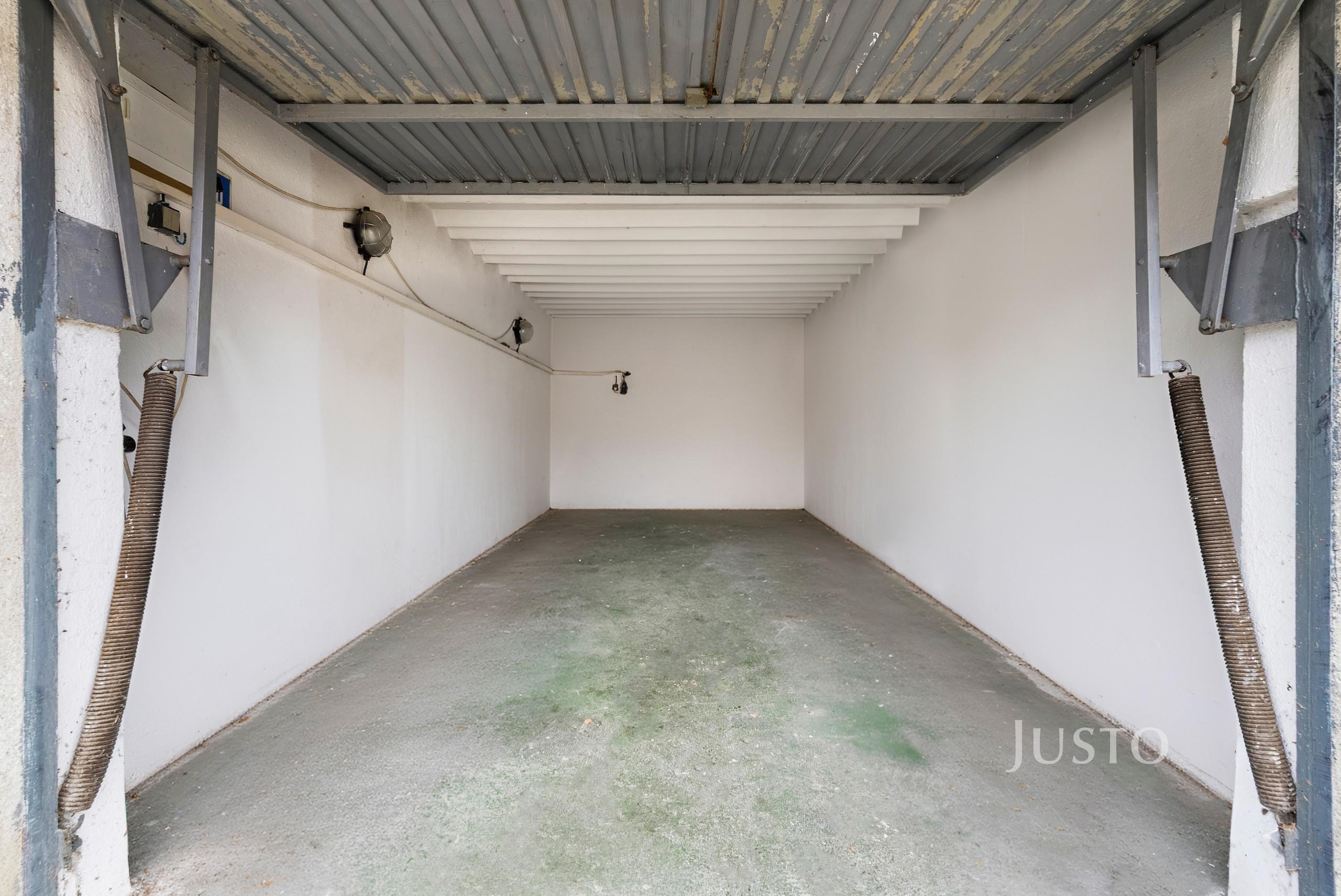 Pronájem garáže 16 m² s pozemkem 38 m²