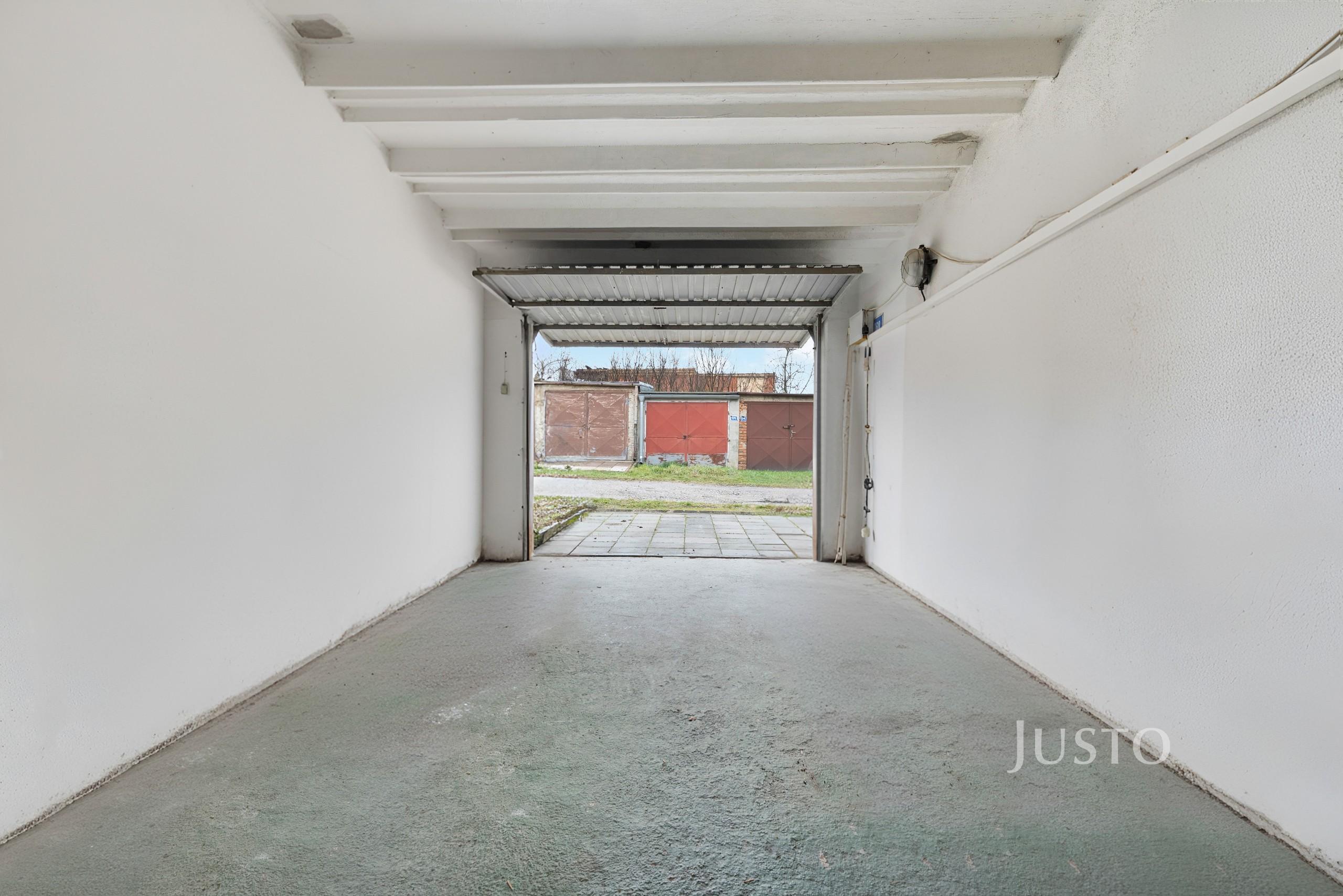 Pronájem garáže 16 m² s pozemkem 38 m²